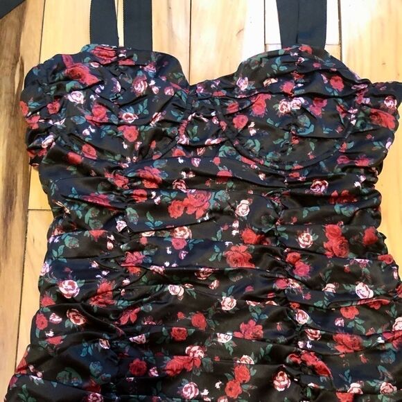 FASHION NOVA SEND ME ROSES BODY CON RUCHED MINI DRESS M NWT - Picture 11 of 14